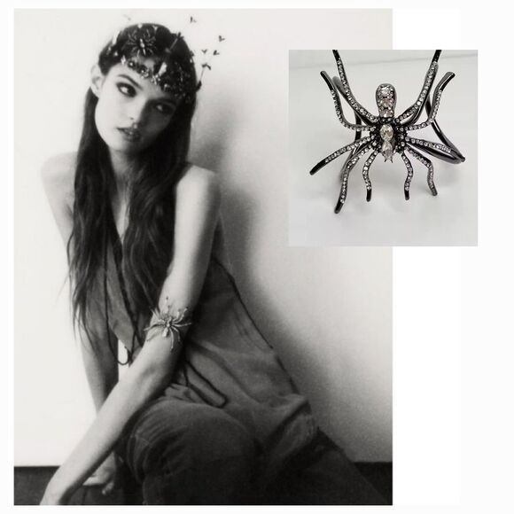 New ZARA Anthracite Spider Shaped Metal Bracelet Rhinestone Appliqués - Picture 1 of 9